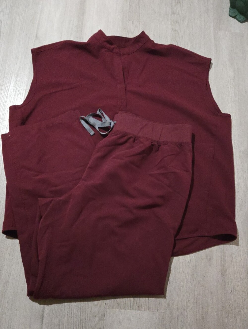 FIGS Maroon Scrub Set, Rafaela Top/Livingston Pants, SIZE XL/XXL, See Info